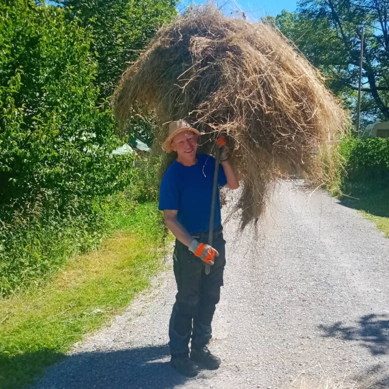 118746511 3491437584257068 2893351000452486230 o 1 768x768