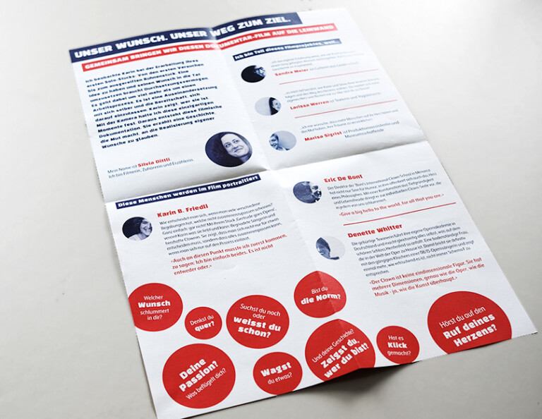 Innenseite Faltflyer A3 Gönnerwerbung für den Dokumentarfilm Ich bin, wer ich Innenseite Faltflyer A3 Gönnerwerbung für den Dokumentarfilm Ich bin, wer ich