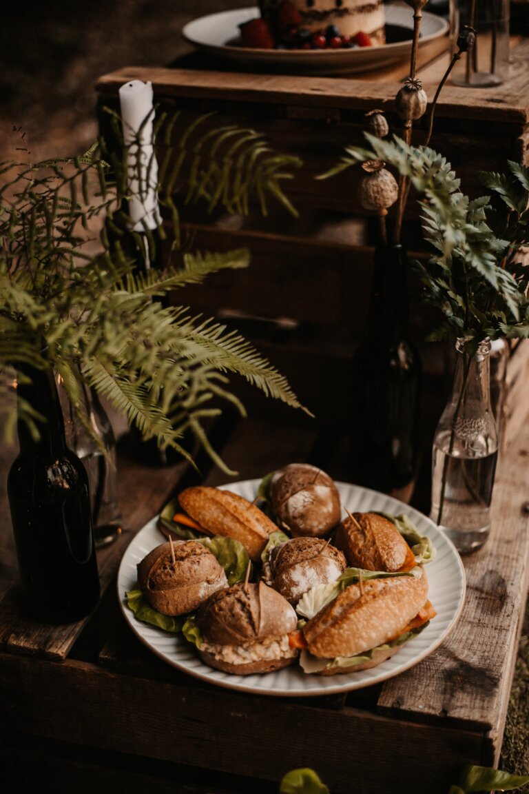 Y0B3079 min 768x1152